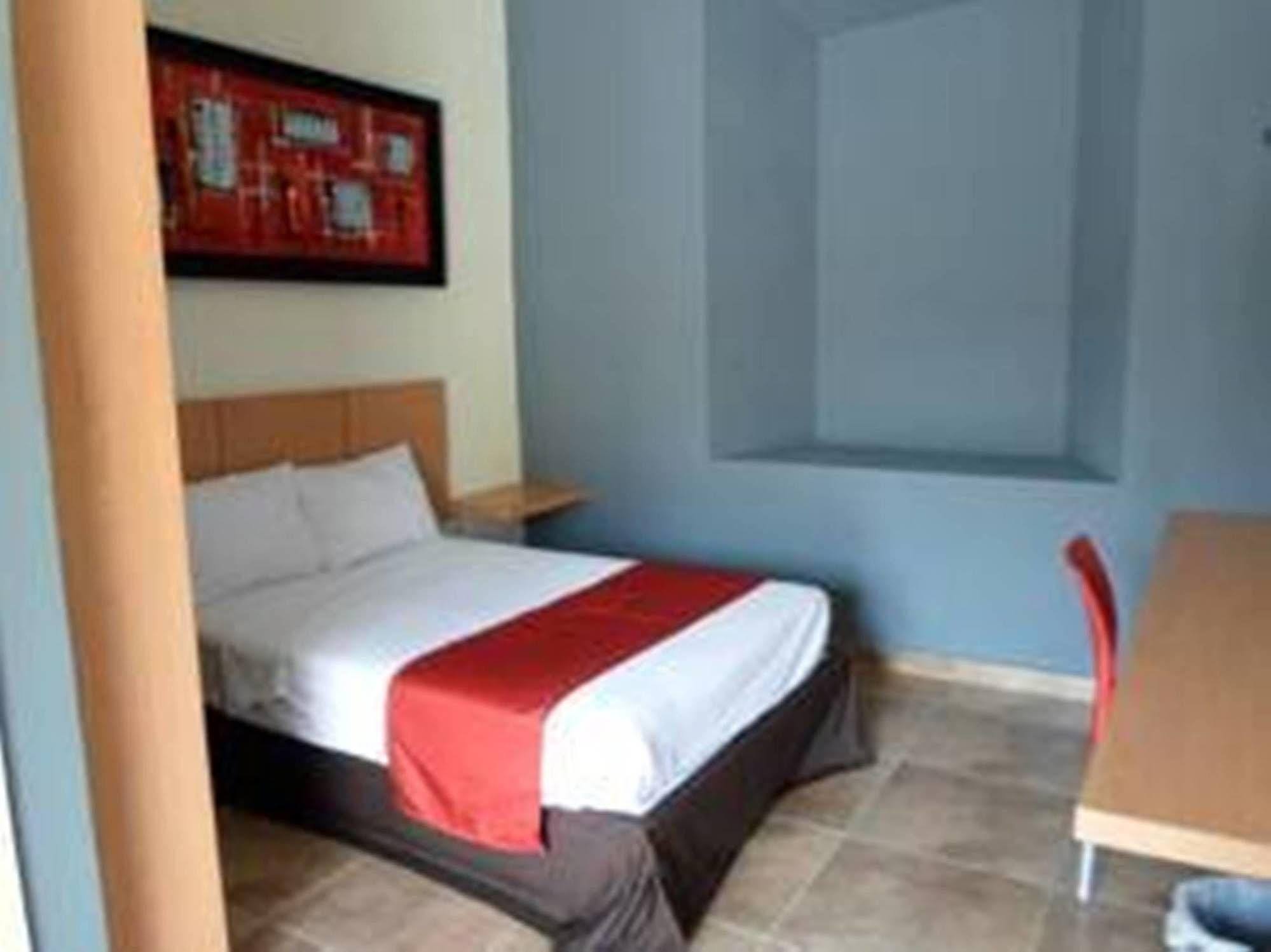 Hotel Montroi City Колима Экстерьер фото